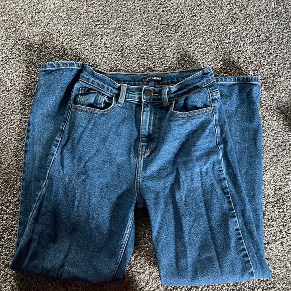 Jeans - Picture 1 of 3